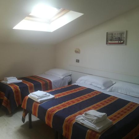 וירג'יו Hotel Derna מראה חיצוני תמונה