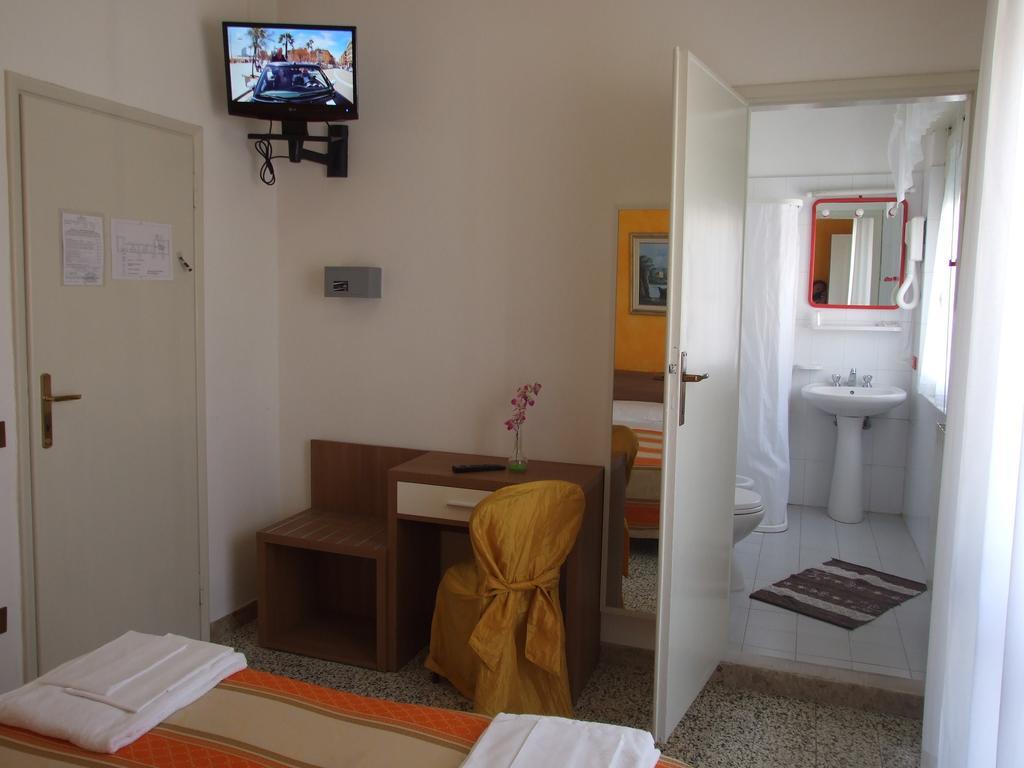 וירג'יו Hotel Derna חדר תמונה
