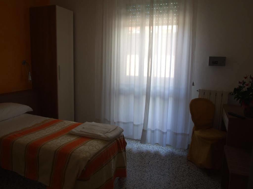 וירג'יו Hotel Derna מראה חיצוני תמונה